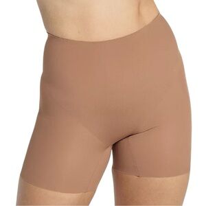 Leonisa Undetectable Padded Butt Lifter Shaper Shorts Nude Seamless Size L